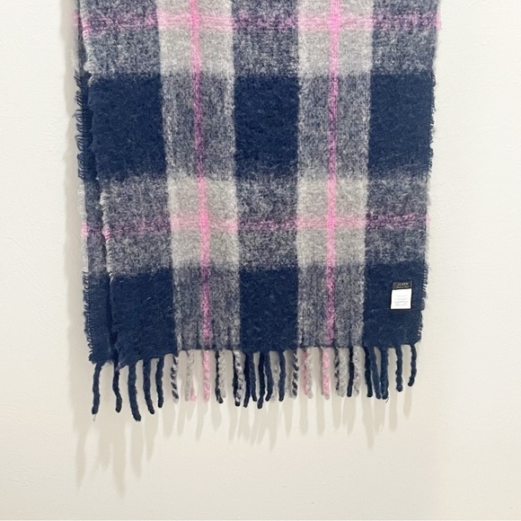 J CREW Women’s Blue Pink Tartan Plaid Wool Blend Scarf Made In Italy 19” X 85” - Picture 3 of 4